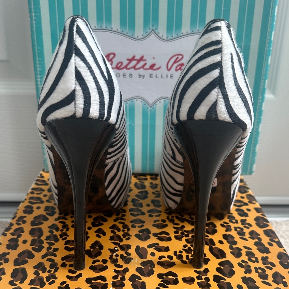 Bettie Page Zebra Stripe Heels - Picture 3 of 6